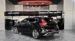 
										2016 VOLVO V40 T5 R- DESIGN full									