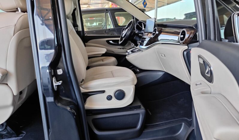 
								2018 MERCEDES-BENZ V250 | UNDER WARRANTY | 8 VIP SEATS full									