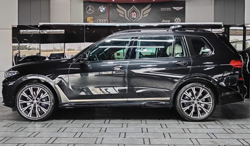 
								AED 3,250 P.M | 2020 BMW X7 XDRIVE 50I M-SPORT | UNDER WARRANTY | V8 4.4L | PILOT SEATS | GCC full									