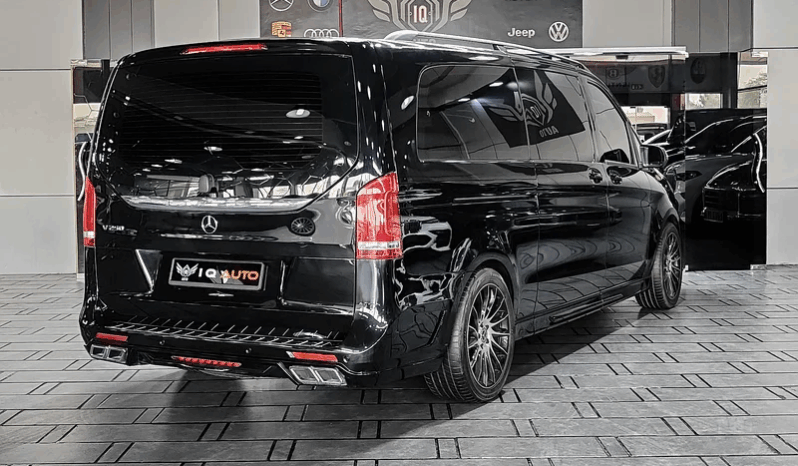 
								AED 4,150 P.M | 2023 Mercedes Benz V250 | V-Line | Under Warranty | 8 Seater | GCC full									