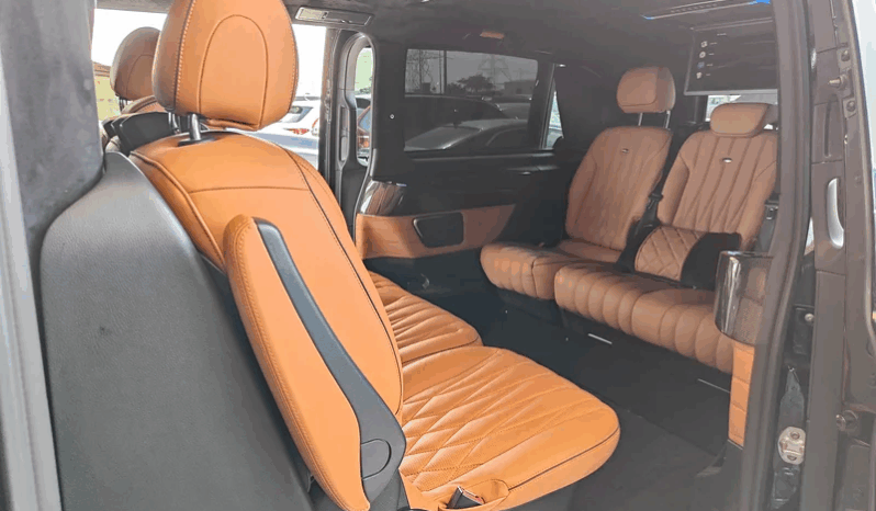 
								AED 4,150 P.M | 2023 Mercedes Benz V250 | V-Line | Under Warranty | 8 Seater | GCC full									