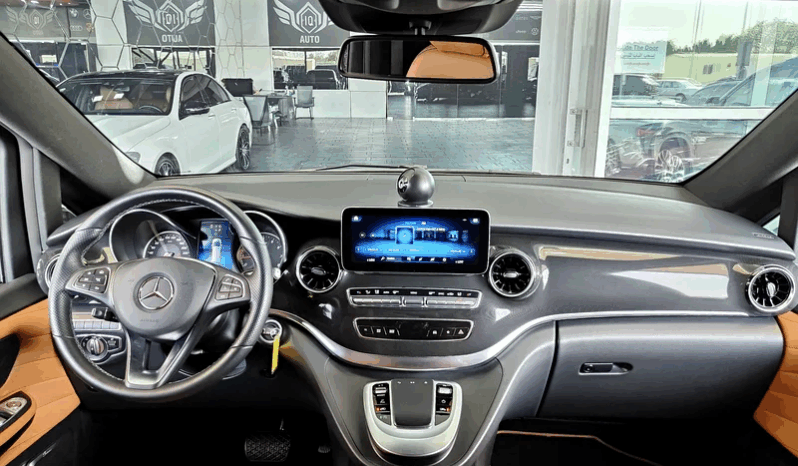 
								AED 4,150 P.M | 2023 Mercedes Benz V250 | V-Line | Under Warranty | 8 Seater | GCC full									