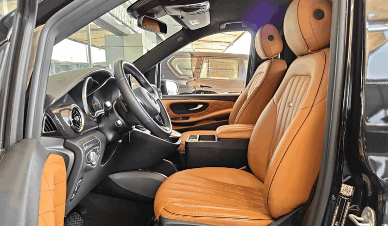 
								AED 4,150 P.M | 2023 Mercedes Benz V250 | V-Line | Under Warranty | 8 Seater | GCC full									