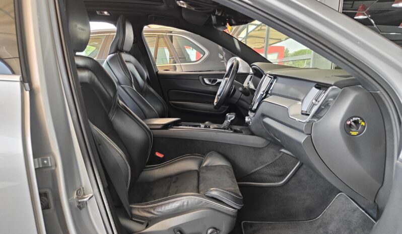 
								AED 950 P.M | 2019 VOLVO XC60 T6 R-DESIGN | UNDER WARRANTY | FULL PANORAMIC VIEW | GCC full									