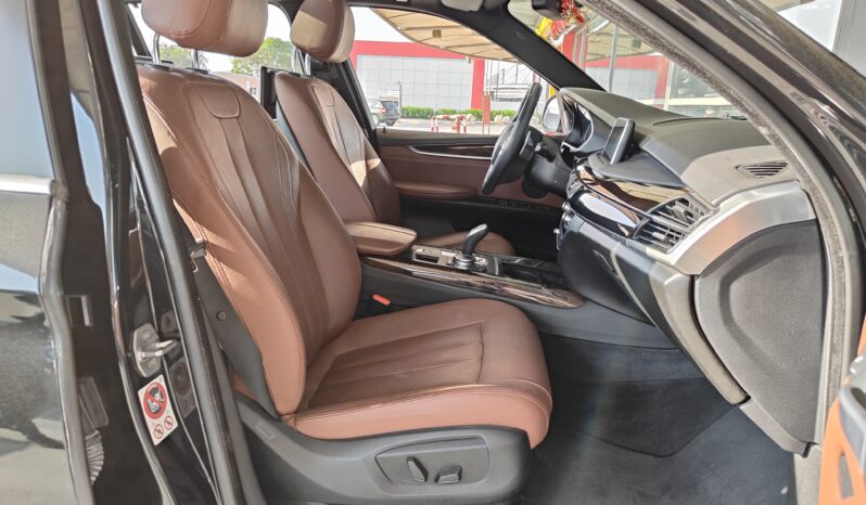 
								AED 1,800 P.M | 2016 BMW X5 xDrive 35i | Under Warranty | GCC full									