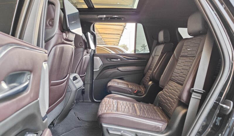 
								AED 4,750 P.M | Cadillac Escalade Sport Platinum 600 | Under Warranty | GCC full									