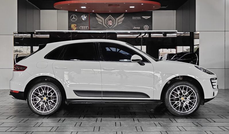 
								AED 1,250 P.M | 2018 Porsche Macan | Under Warranty | GCC full									