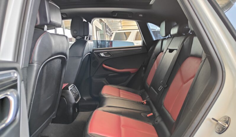 
								AED 1,250 P.M | 2018 Porsche Macan | Under Warranty | GCC full									