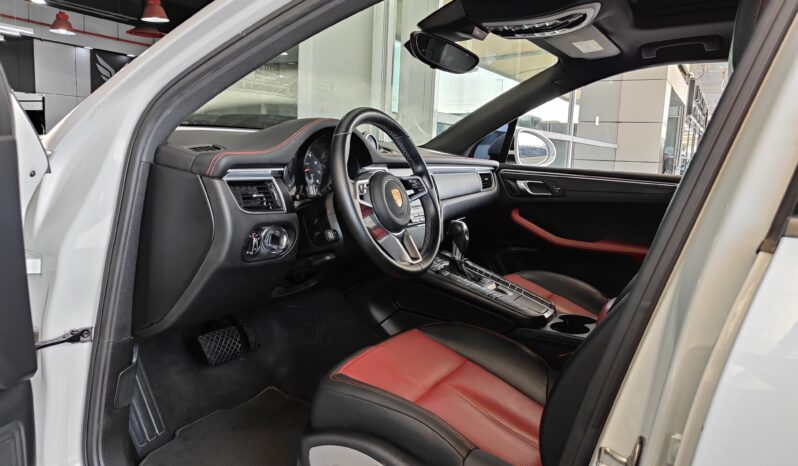 
								AED 1,250 P.M | 2018 Porsche Macan | Under Warranty | GCC full									
