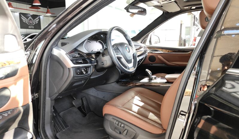 
								AED 1,800 P.M | 2016 BMW X5 xDrive 35i | Under Warranty | GCC full									