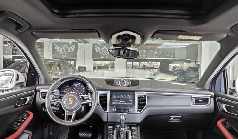 
								AED 1,250 P.M | 2018 Porsche Macan | Under Warranty | GCC full									