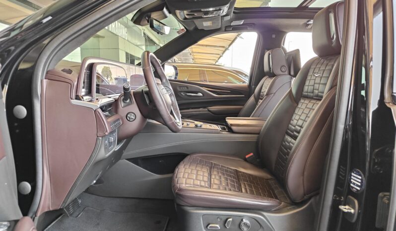 
								AED 4,750 P.M | Cadillac Escalade Sport Platinum 600 | Under Warranty | GCC full									