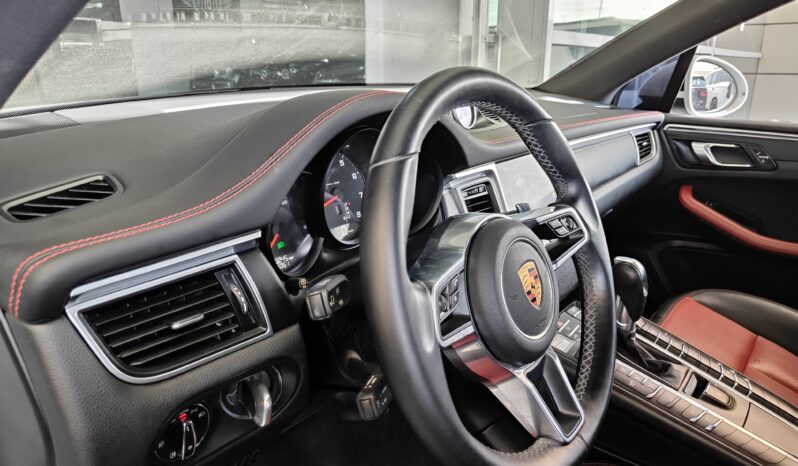 
								AED 1,250 P.M | 2018 Porsche Macan | Under Warranty | GCC full									