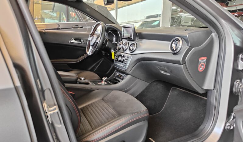 
								2015 Mercedes Benz GLA 45 AMG full									