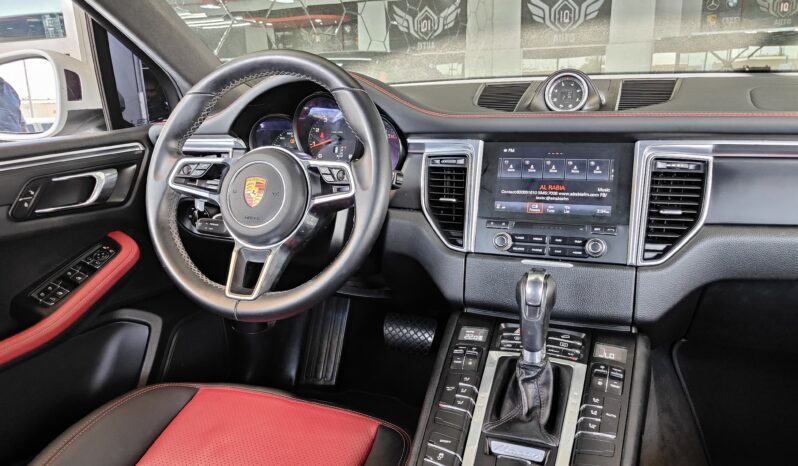 
								AED 1,250 P.M | 2018 Porsche Macan | Under Warranty | GCC full									
