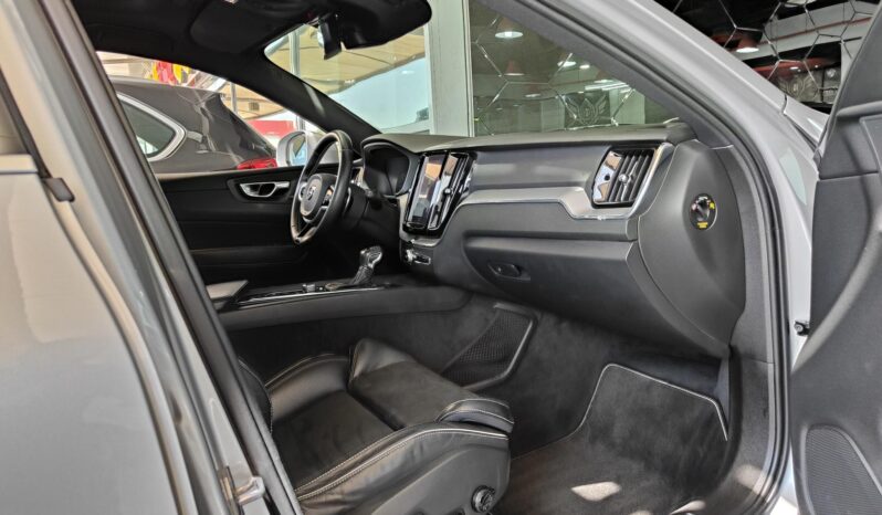 
								AED 950 P.M | 2019 VOLVO XC60 T6 R-DESIGN | UNDER WARRANTY | FULL PANORAMIC VIEW | GCC full									