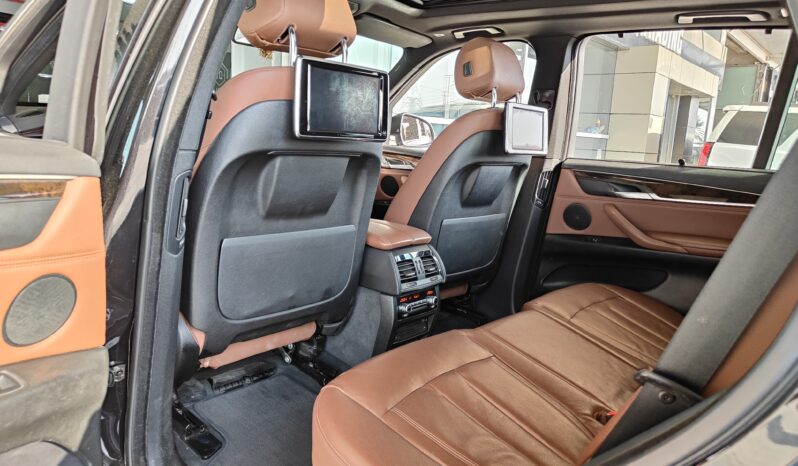 
								AED 1,800 P.M | 2016 BMW X5 xDrive 35i | Under Warranty | GCC full									