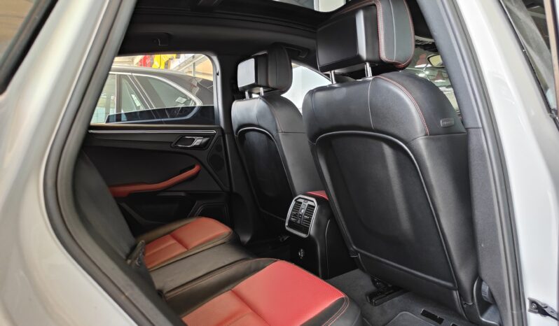 
								AED 1,250 P.M | 2018 Porsche Macan | Under Warranty | GCC full									
