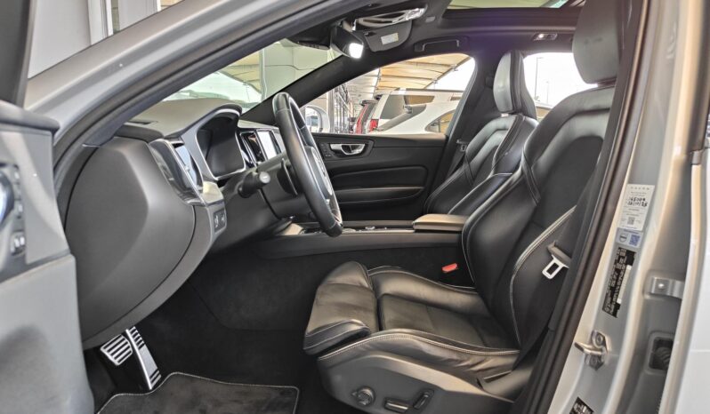 
								AED 950 P.M | 2019 VOLVO XC60 T6 R-DESIGN | UNDER WARRANTY | FULL PANORAMIC VIEW | GCC full									