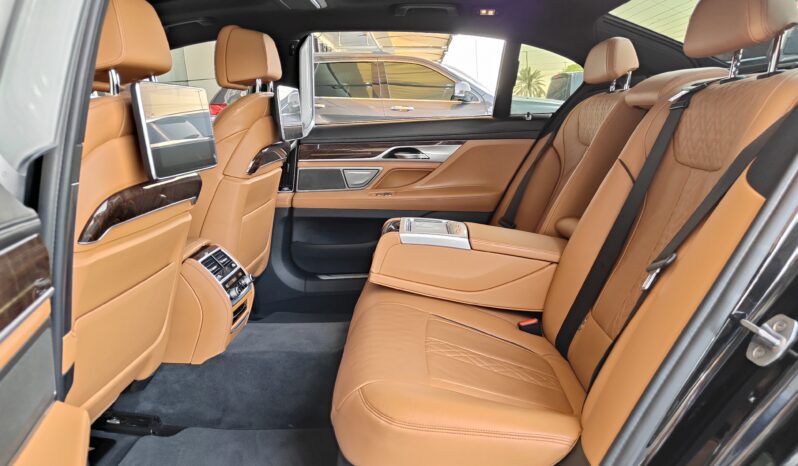 
								AED 2,600 P.M | 2022 BMW 730LI M-Sport | Under Warranty | GCC | Fully Loaded full									