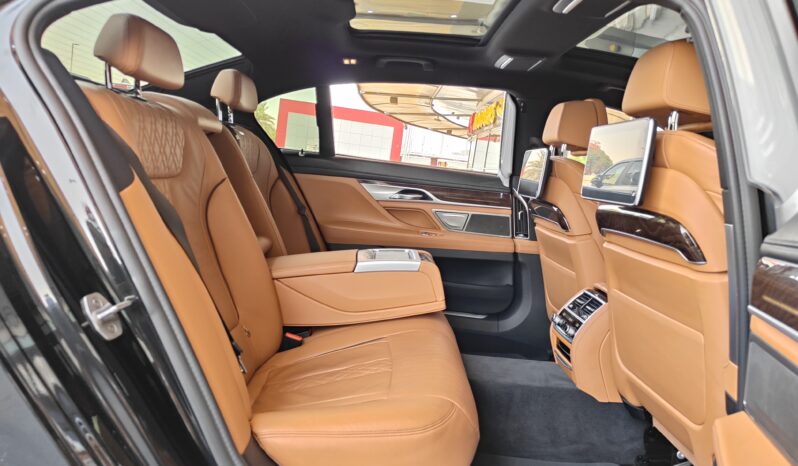 
								AED 2,600 P.M | 2022 BMW 730LI M-Sport | Under Warranty | GCC | Fully Loaded full									