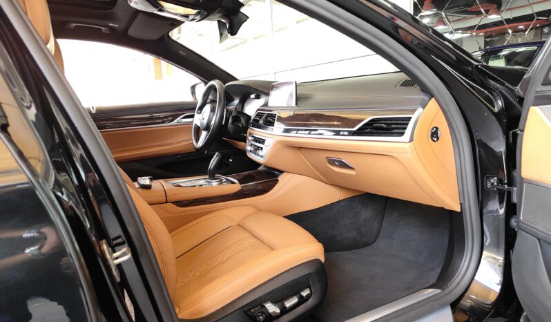 
								AED 2,600 P.M | 2022 BMW 730LI M-Sport | Under Warranty | GCC | Fully Loaded full									
