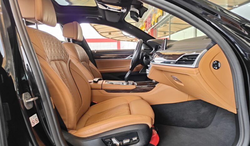 
								AED 2,600 P.M | 2022 BMW 730LI M-Sport | Under Warranty | GCC | Fully Loaded full									