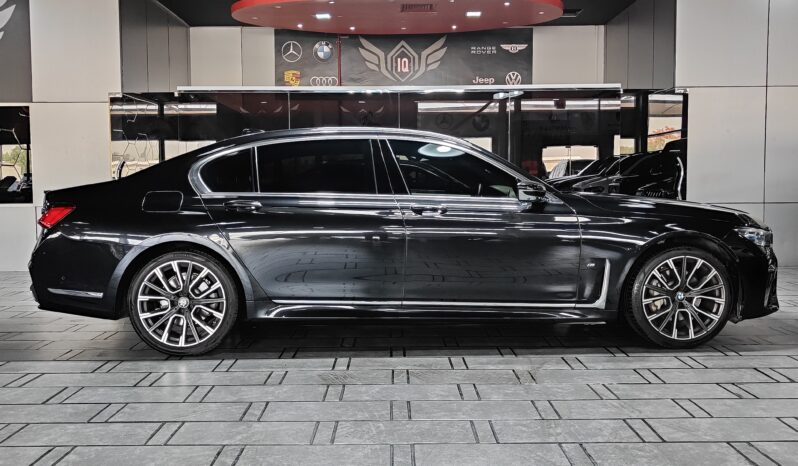
								AED 2,600 P.M | 2022 BMW 730LI M-Sport | Under Warranty | GCC | Fully Loaded full									