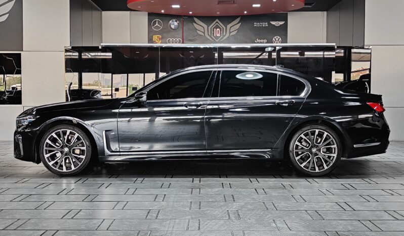 
								AED 2,600 P.M | 2022 BMW 730LI M-Sport | Under Warranty | GCC | Fully Loaded full									