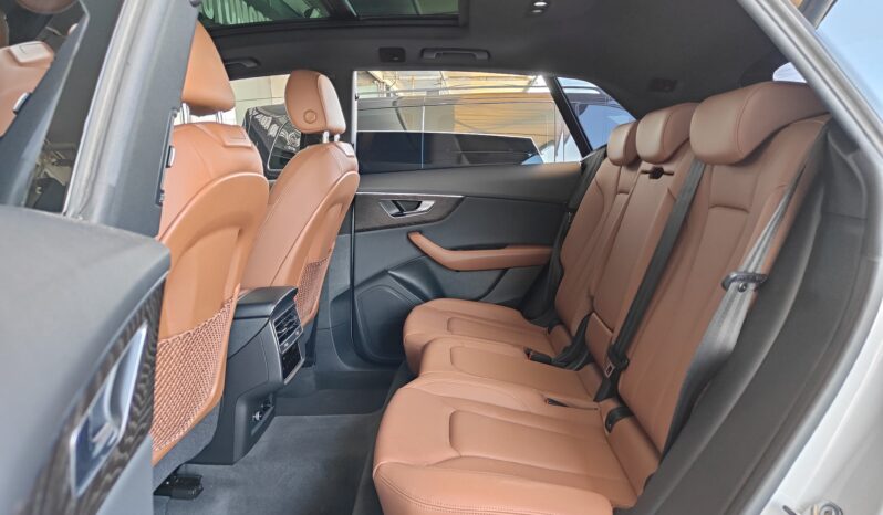 
								AED 2,900 P.M | 2022 Audi Q8 Quattro 55 TFSI | Under Warranty | GCC full									