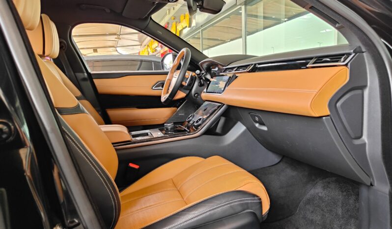 
								AED 2,000 P.M | 2019 Range Rover Velar R-Dynamic P300 HSE | Under Warranty | GCC | full									