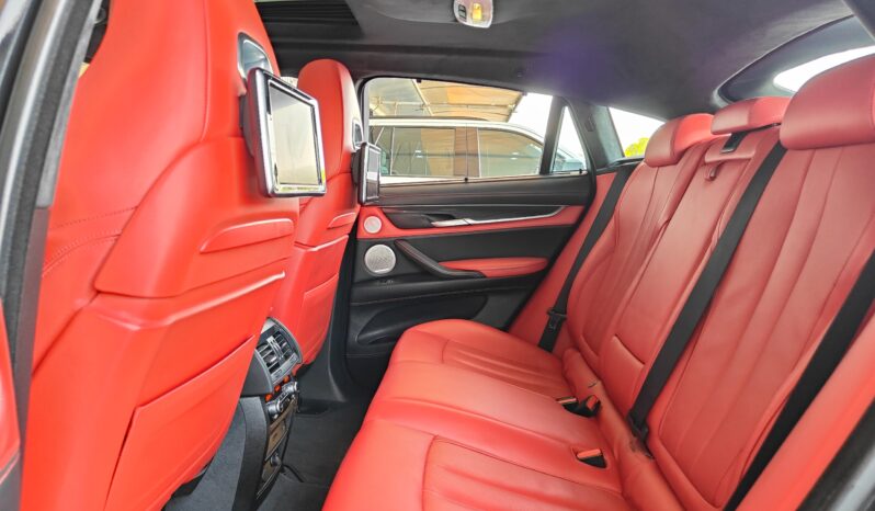 
								AED 2,950 P.M | 2016 BMW X6 M | Under Warranty | GCC | full									