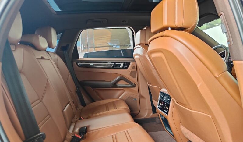 
								AED 2,640 P.M | 2019 Porsche Cayenne S | Under Warranty | GCC | full									