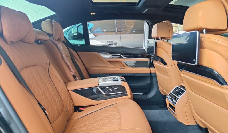 
								AED 2,350 P.M | 2020 BMW 740Li M-Sport | Under Warranty | GCC | full									