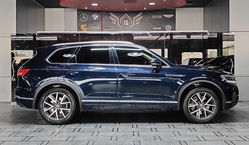 
								AED 1,500 P.M | 2019 Volkswagen Touareg HighLine| Under Warranty | GCC | full									
