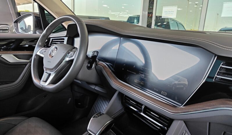 
								AED 1,500 P.M | 2019 Volkswagen Touareg HighLine| Under Warranty | GCC | full									