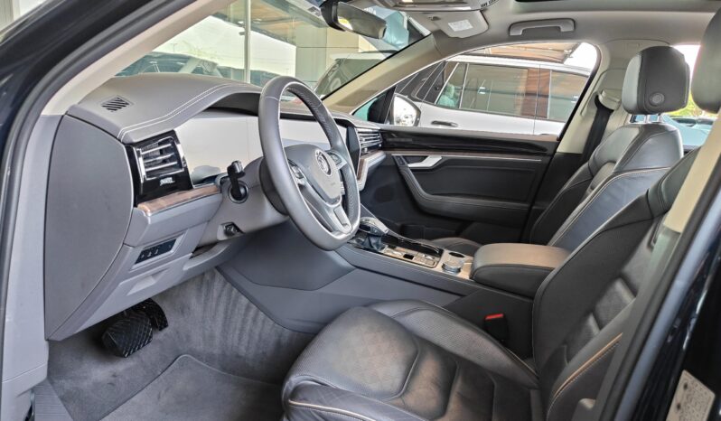 
								AED 1,500 P.M | 2019 Volkswagen Touareg HighLine| Under Warranty | GCC | full									