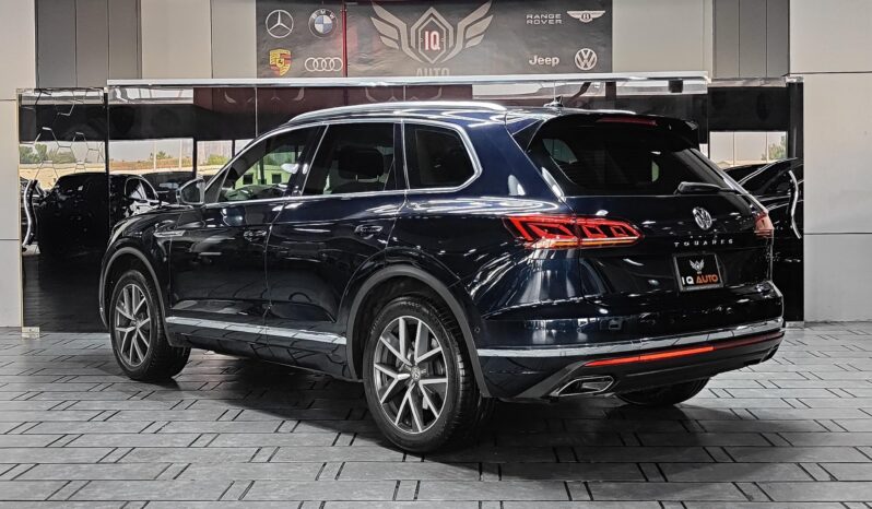 
								AED 1,500 P.M | 2019 Volkswagen Touareg HighLine| Under Warranty | GCC | full									