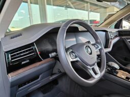 
										AED 1,500 P.M | 2019 Volkswagen Touareg HighLine| Under Warranty | GCC | full									