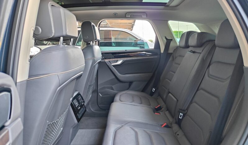 
								AED 1,500 P.M | 2019 Volkswagen Touareg HighLine| Under Warranty | GCC | full									