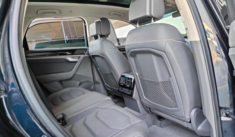 
								AED 1,500 P.M | 2019 Volkswagen Touareg HighLine| Under Warranty | GCC | full									