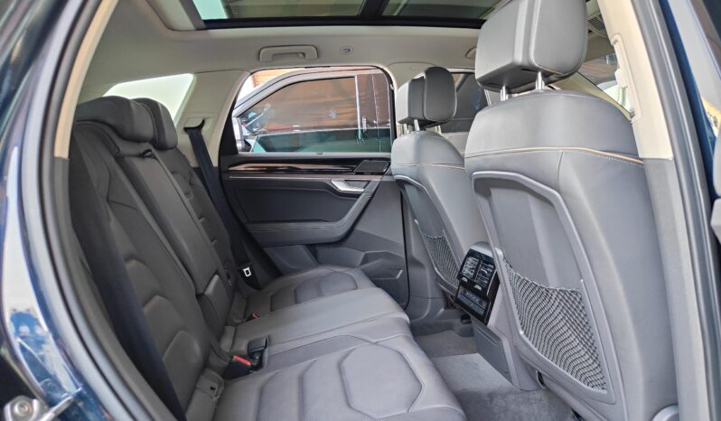 
								AED 1,500 P.M | 2019 Volkswagen Touareg HighLine| Under Warranty | GCC | full									