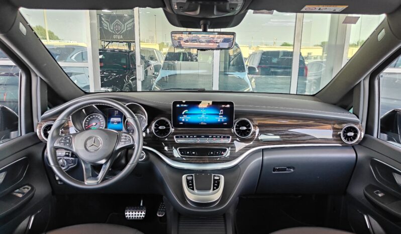 
								AED 3,650 P.M | 2024 Mercedes-Benz V220d 4MATIC | Under Warranty | GCC | full									