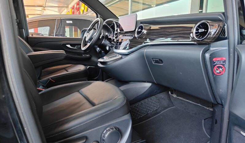 
								AED 3,650 P.M | 2024 Mercedes-Benz V220d 4MATIC | Under Warranty | GCC | full									