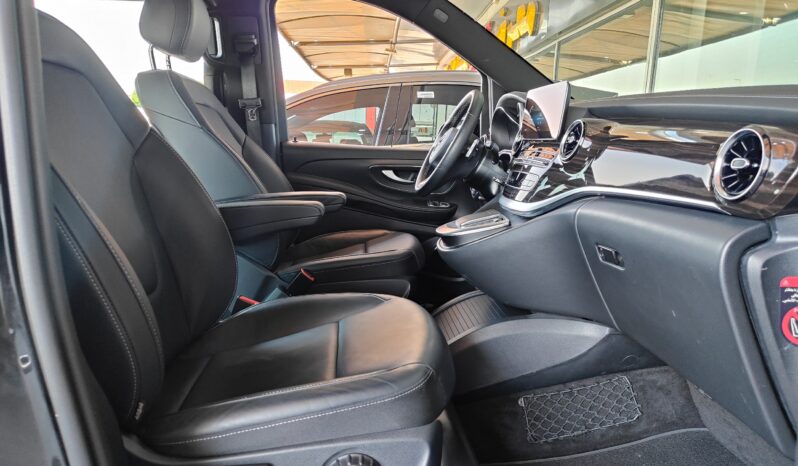 
								AED 3,650 P.M | 2024 Mercedes-Benz V220d 4MATIC | Under Warranty | GCC | full									