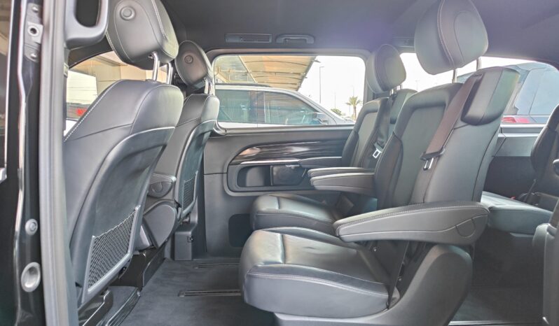 
								AED 3,650 P.M | 2024 Mercedes-Benz V220d 4MATIC | Under Warranty | GCC | full									