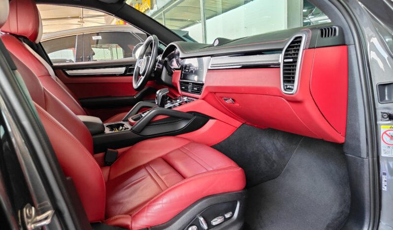 
								AED 2,850 P.M | 2019 Porsche Cayenne S | Under Warranty | GCC | full									