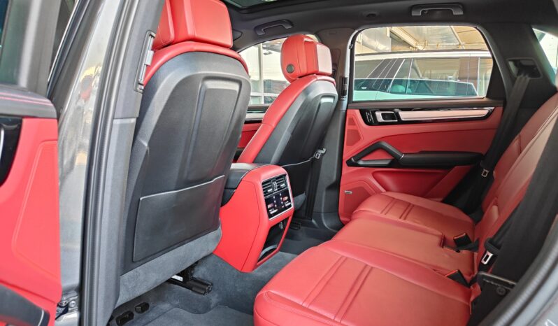 
								AED 2,850 P.M | 2019 Porsche Cayenne S | Under Warranty | GCC | full									