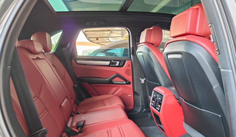 
								AED 2,850 P.M | 2019 Porsche Cayenne S | Under Warranty | GCC | full									