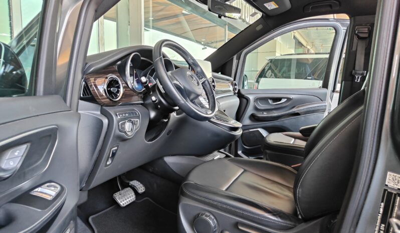 
								AED 3,580 P.M | 2024 Mercedes-Benz V220d 4MATIC | Under Warranty | GCC | full									